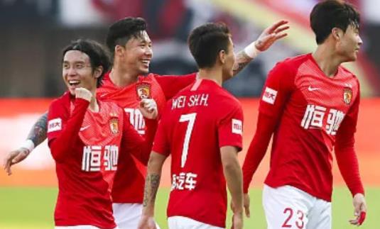 意甲国米补时争议点球绝杀尤文，终结对手五连胜登顶引热议